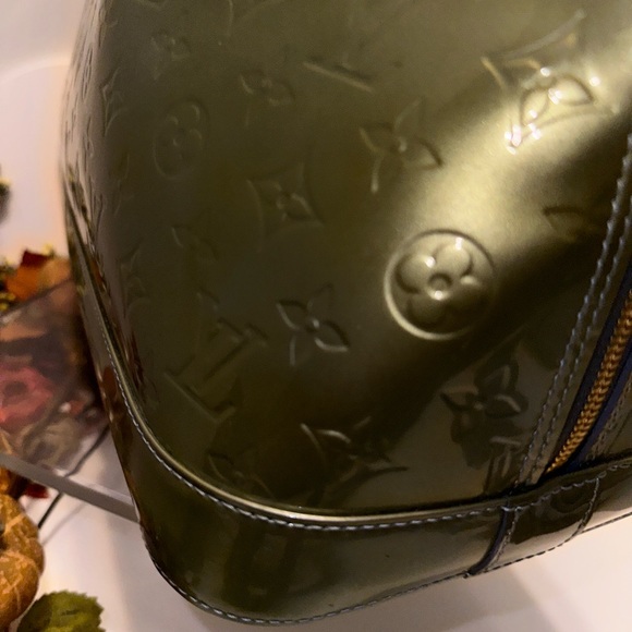 Louis Vuitton Alma GM Vernis Green Apple Givre AS IS - Picture 7 of 15